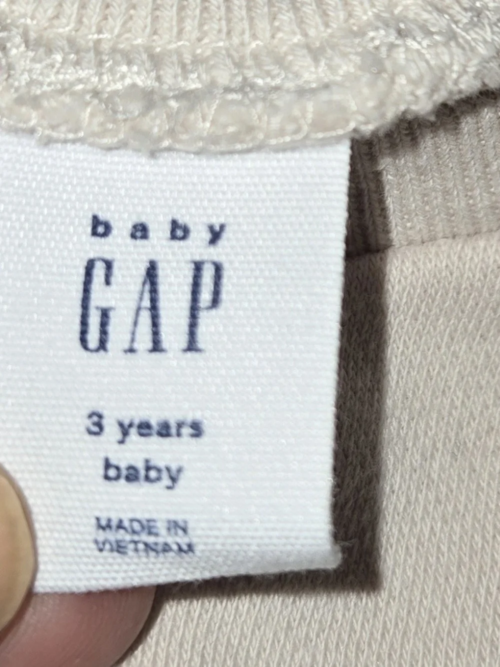 GAP cream sweatshirt